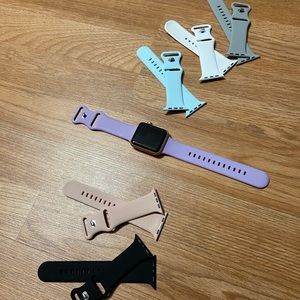 Apple Watch Series 3 42 MM with 6 additional wristbands